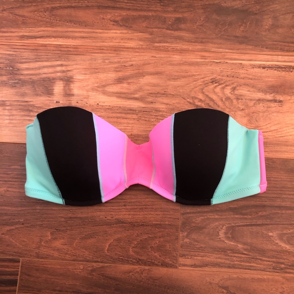 Victoria’s Secret swim top, 32C, rare